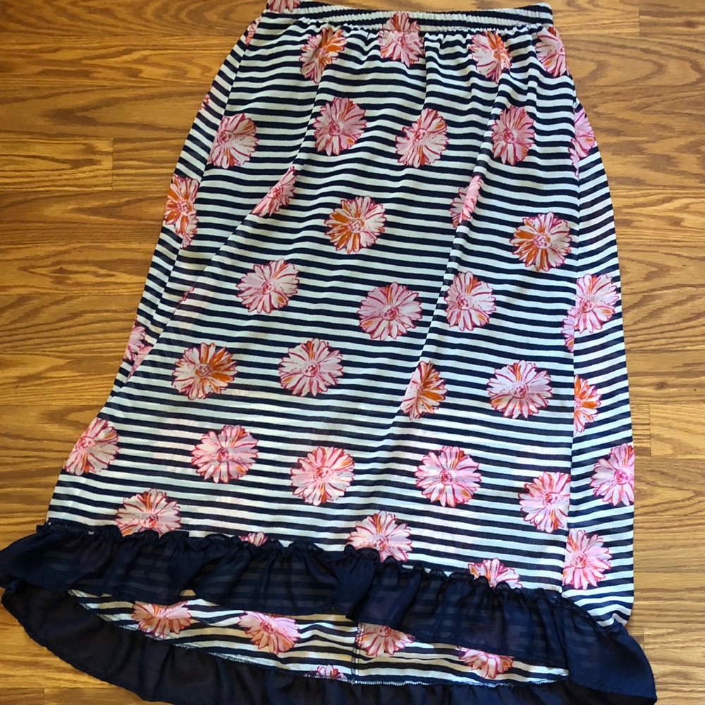 Springy high low skirt🌸🌑🌸🌑